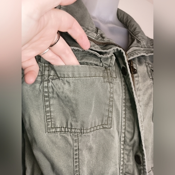 2/$30 HOLLISTER Vintage Vibe Light Green Utility Jacket- (#1,063) - Picture 6 of 10